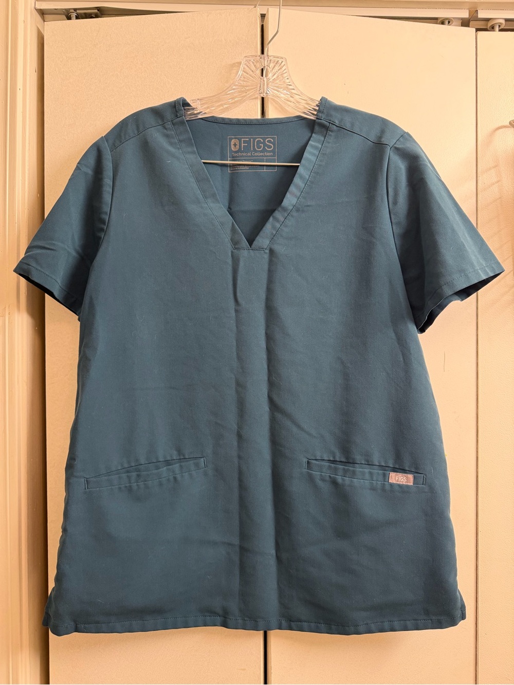 FIGS Women's Teal V-Neck Scrub Top with Front Pockets